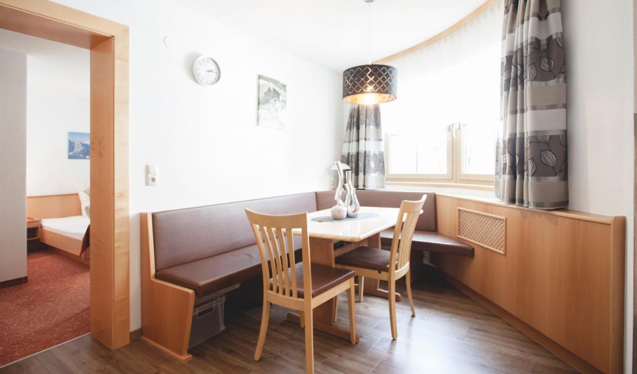 Apart Astoria カップル エクステリア 写真