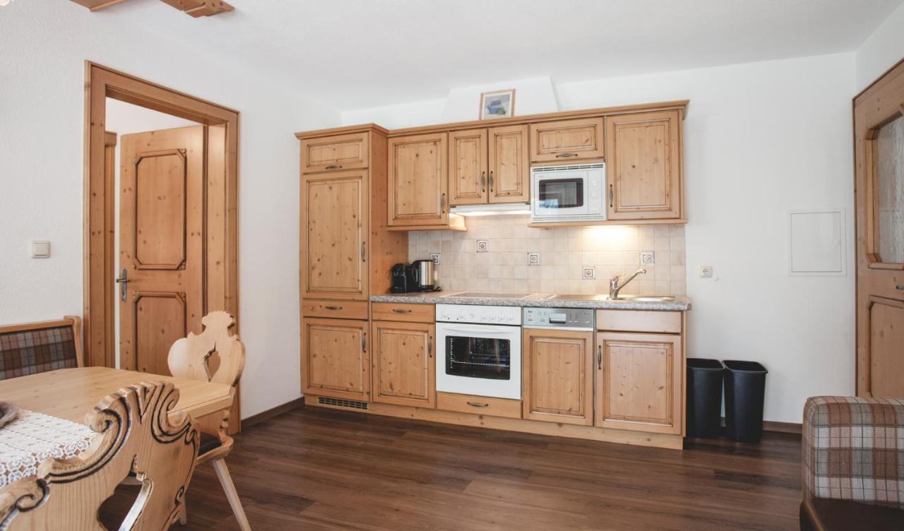 Apart Astoria カップル エクステリア 写真
